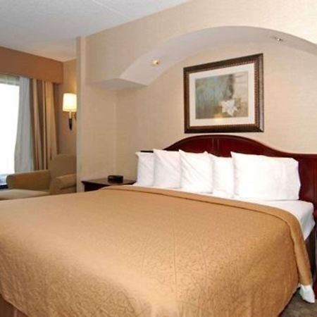 Quality Inn & Suites Bensalem Cameră foto