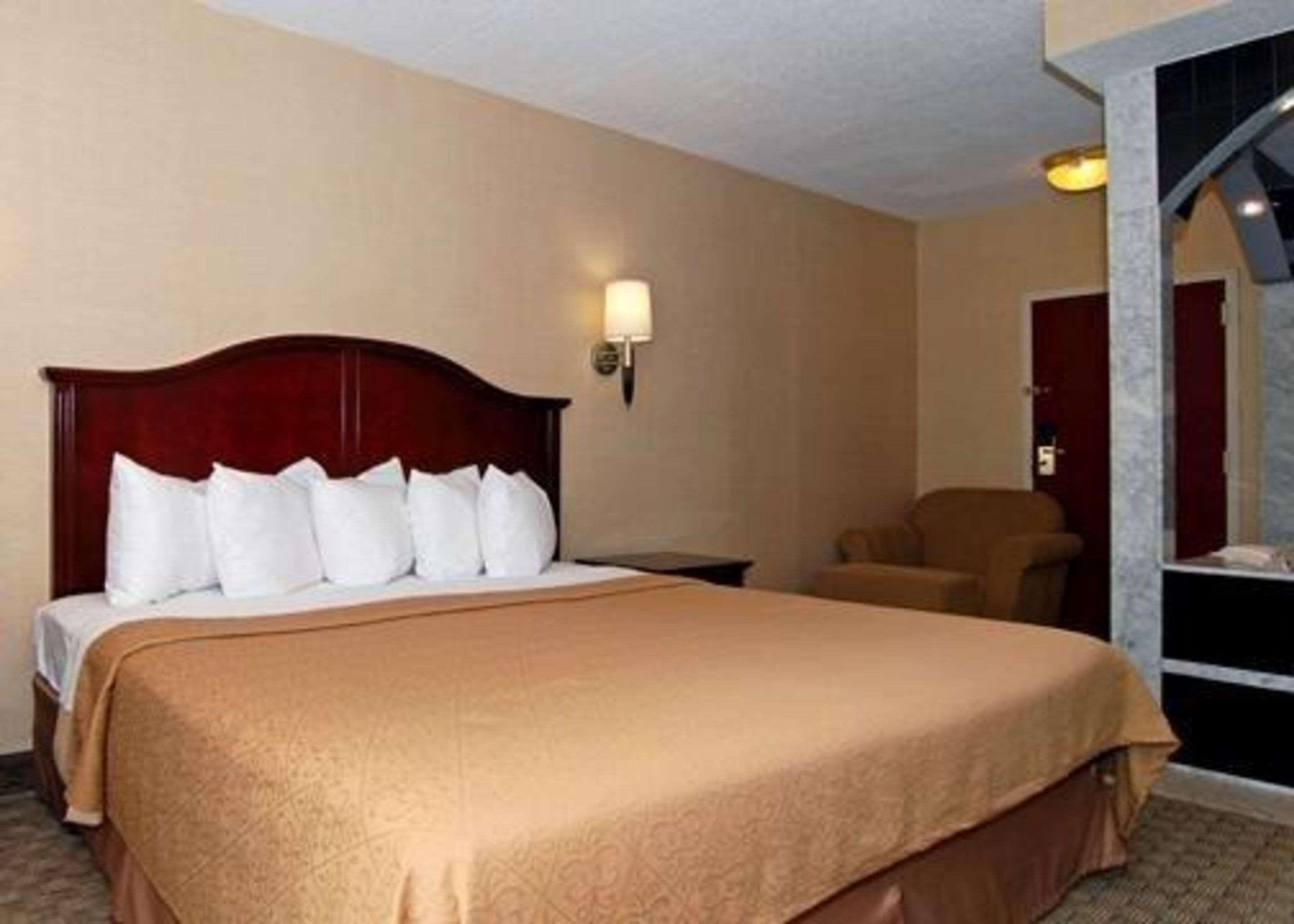Quality Inn & Suites Bensalem Cameră foto
